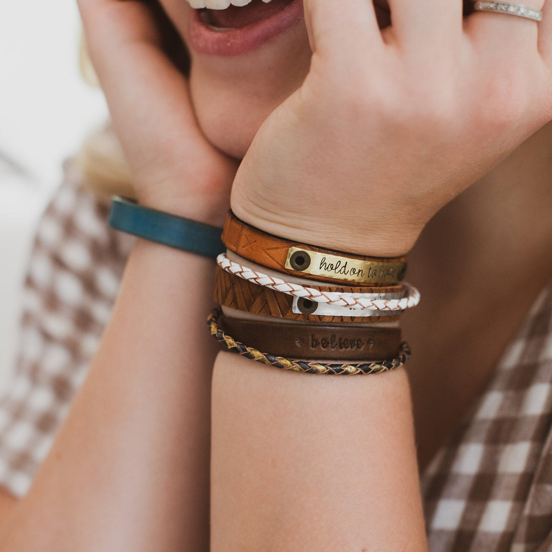 Teenager leather bracelet to personalize online - Petits Tresors